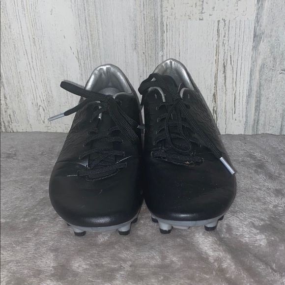 Under Armour Kids Black Soccer Cleats - Picture 3 of 8
